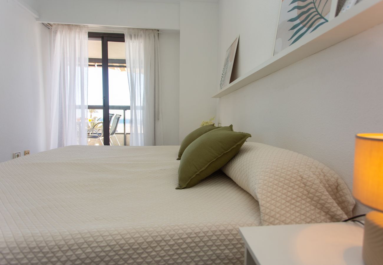 Apartment in Cullera - Beachfront apartment Cullera Espacio MJ