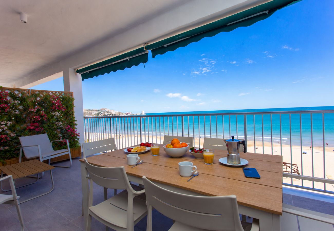 Cullera Beachfront Terrace Apartment